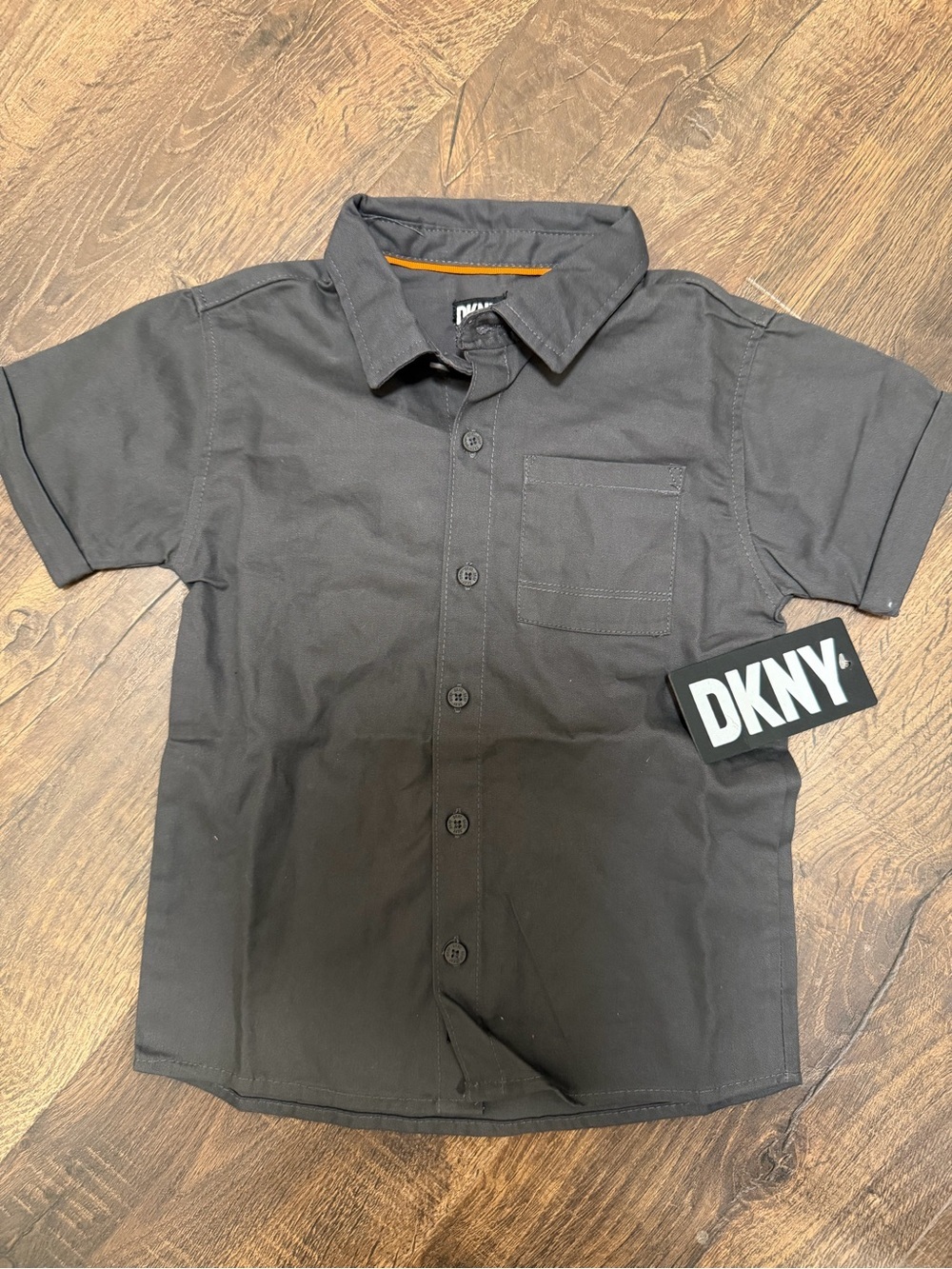 DKNY Boys Charcoal Gray Button Front Short Sleeve Dress Shirt Size 5 NWT